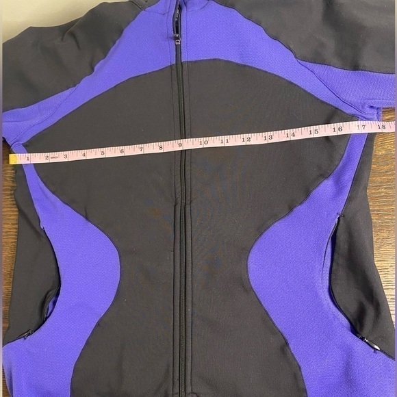 ADIDAS women’s athletic jacket size medium - Picture 5 of 10